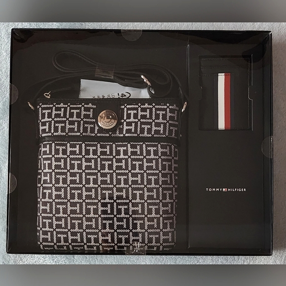 Tommy Hilfiger Crossbody with matching Cardholder - Picture 1 of 2